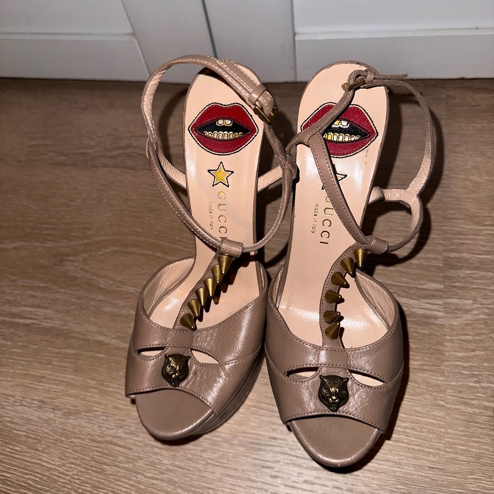Do not fit me, they are worn out on the bottom definitely need some TLC